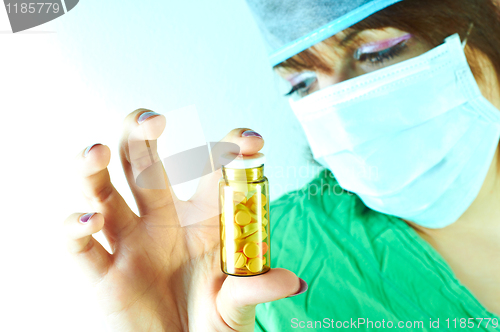 Image of Doctor holding a bottle of pills in her hand 