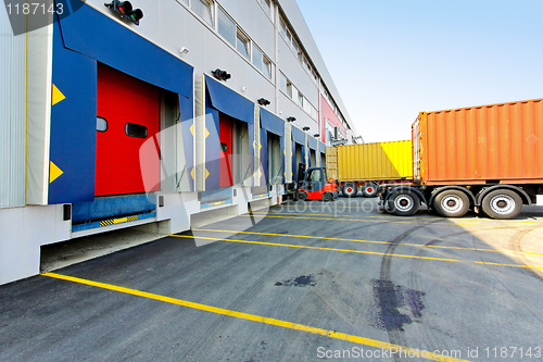 Image of Forklift loader