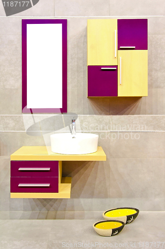 Image of Colorful bathroom