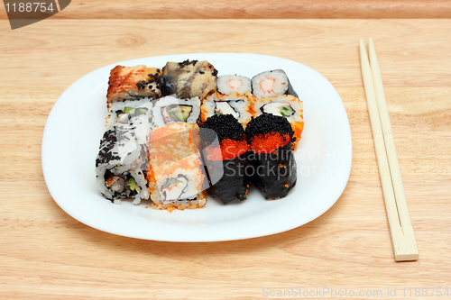 Image of set of rolls on plate