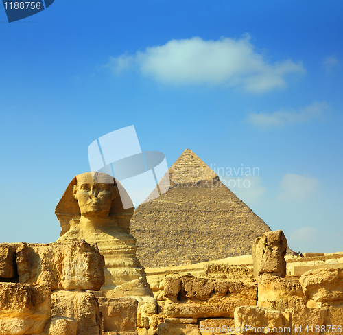 Image of egypt Cheops pyramid and sphinx