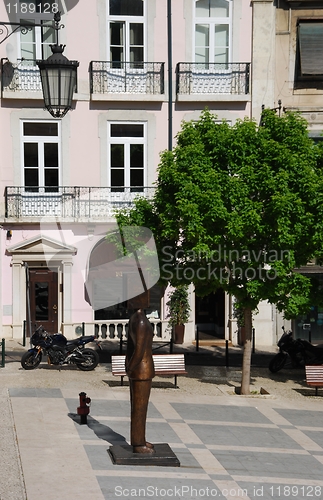 Image of Fernando Pessoa statue in Lisbon