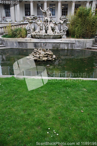 Image of Neptune fountain in Cheltenham