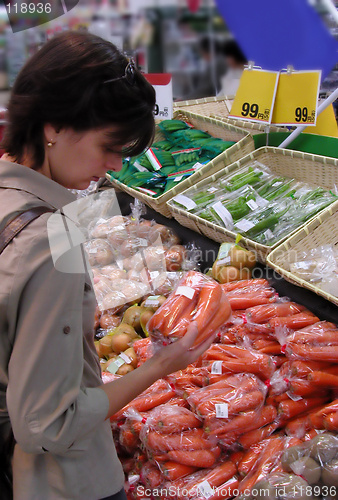 Image of Woman at the greengrocery