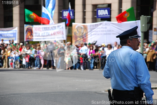 Image of Crowd waiting for Pope Benedict XVI