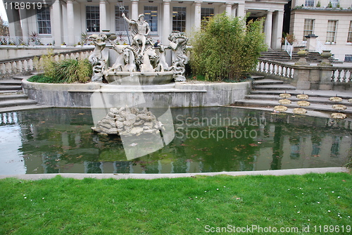 Image of Neptune fountain in Cheltenham