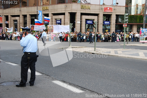 Image of Crowd waiting for Pope Benedict XVI