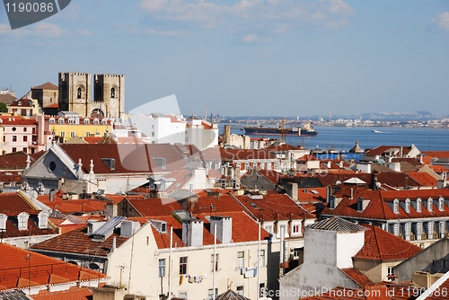 Image of Lisbon cityscape with Sé Cathedral