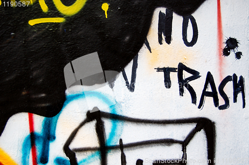 Image of no trash graffiti