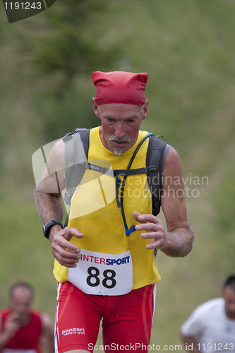 Image of Runner with a red headband