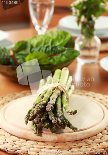 Image of Green asparagus and spinach 