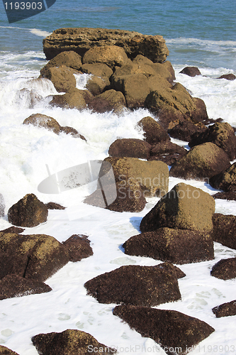 Image of waves on rocks