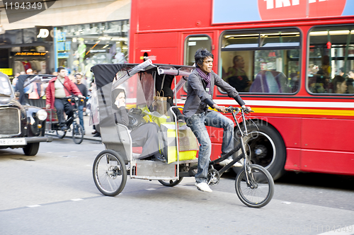 Image of trishaw in the Lonon street