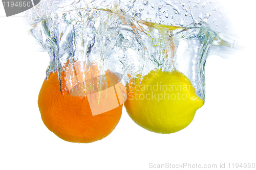 Image of citrus fruit splashing