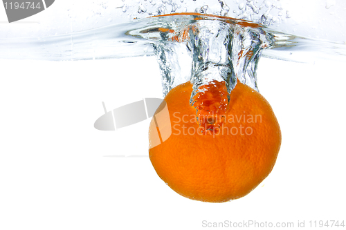 Image of mandarine splashing