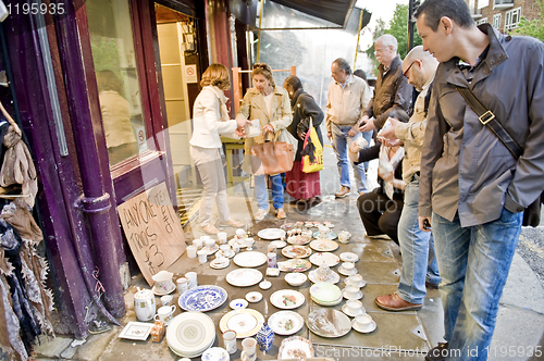 Image of London street shopping