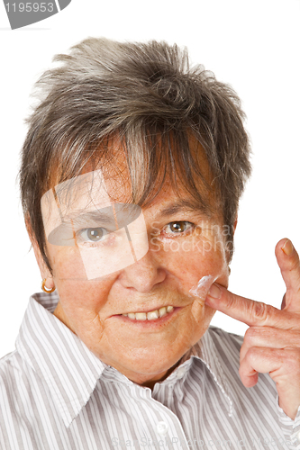 Image of Applying lotion