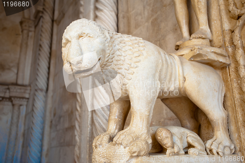Image of Lion statue