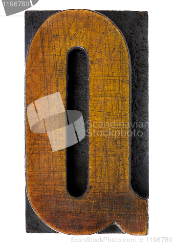 Image of letter Q in vintage wood type