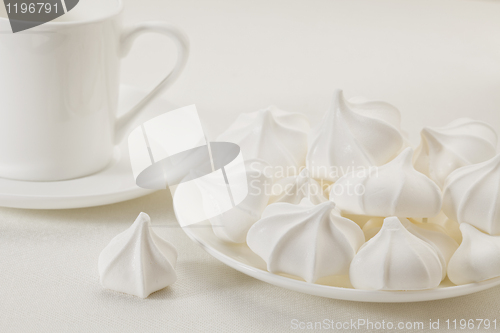 Image of meringue cookies and coffee