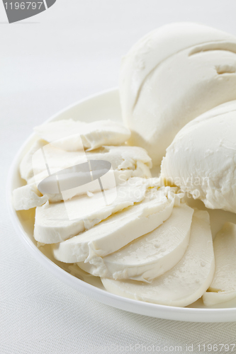 Image of mozzarella cheese slices