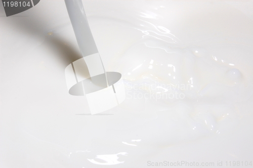 Image of splashing milk