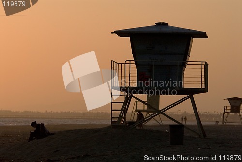 Image of silhoette of lifeguard post