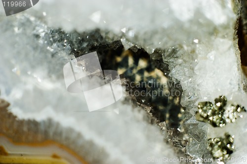 Image of Quartz-calcite geode
