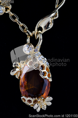 Image of pendant closeup with big gem