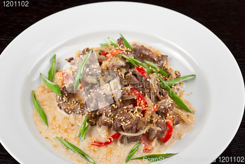 Image of sliced beef roasted with vegetables