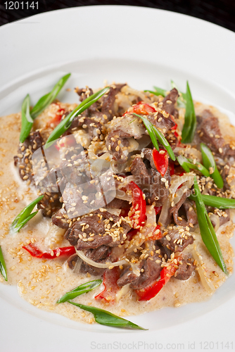 Image of sliced beef roasted with vegetables