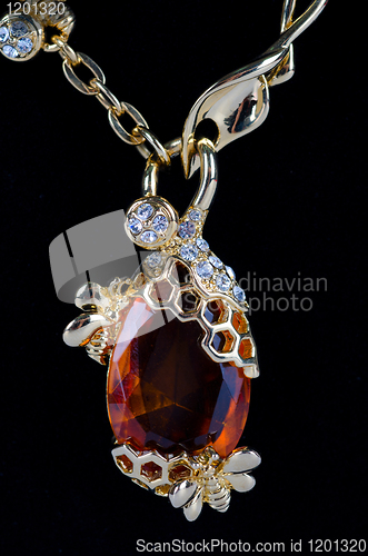 Image of pendant closeup with big gem