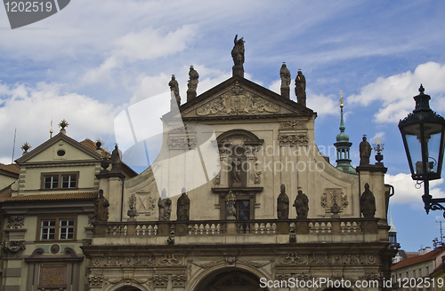 Image of historic building beautiful statue