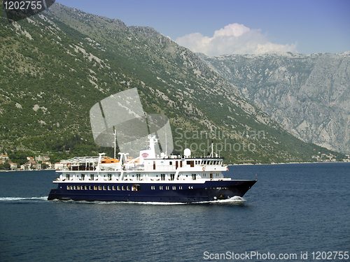 Image of Ship sailing in bay