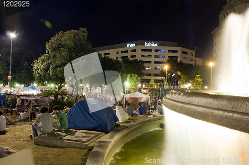 Image of young people by fountain at The Assembly protest Catalonia Plaza