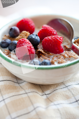 Image of Breakfast cereal with berries
