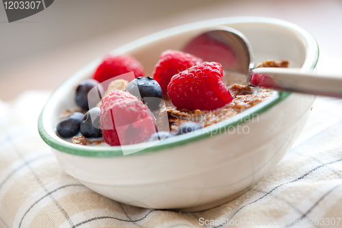 Image of Breakfast cereal with berries