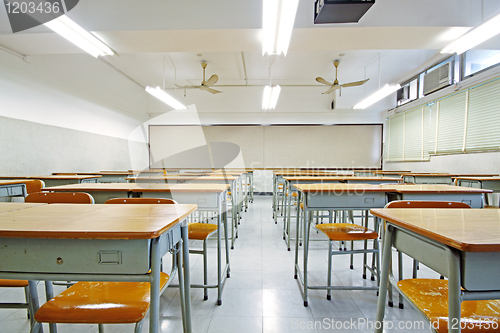 Image of empty classroom 