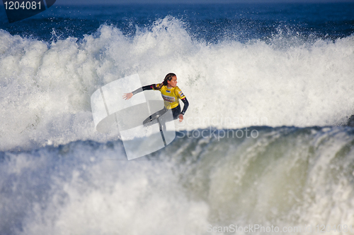 Image of French surfer Justine Dupont