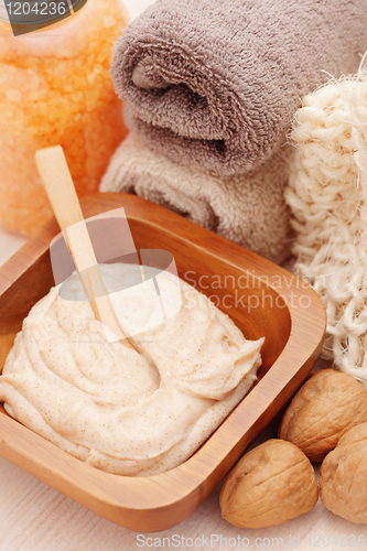 Image of walnut body scrub