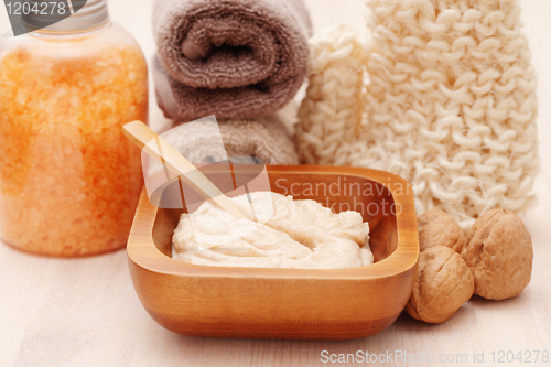 Image of walnut body scrub