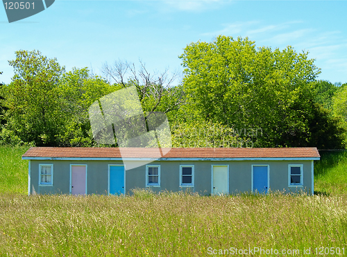 Image of run-down motel