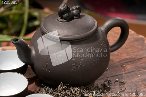 Image of chinese green tea pot and cups