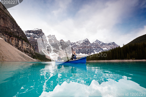 Image of Scenic shot of couple sailing on calm water