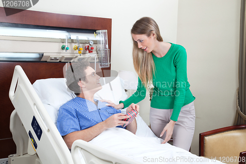 Image of Woman paying a visit to the patient