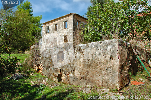 Image of farm house ruins