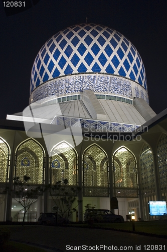 Image of The Sultan Salahuddin Abdul Aziz Shah Mosque in Shah Alam.