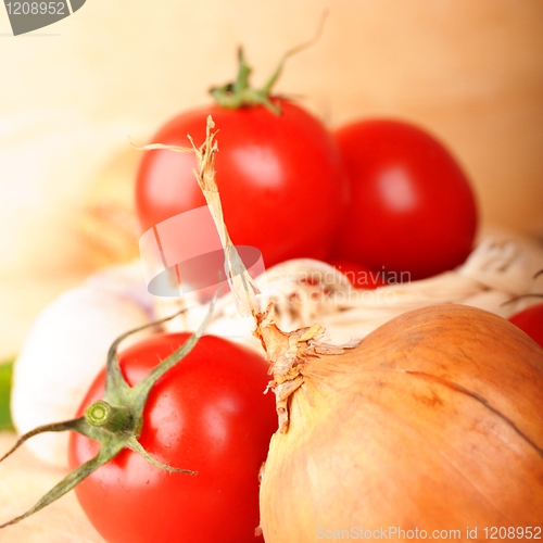 Image of tamatoes and garlic