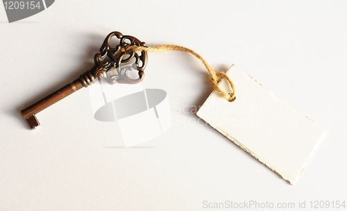 Image of key with blank label
