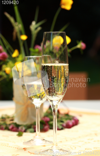 Image of Two glasses of champagne